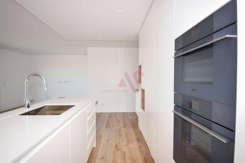 Apartamento T2 NOVO em Famões, Odivelas
