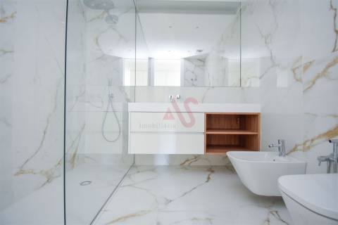 Apartamento T2 NOVO em Famões, Odivelas