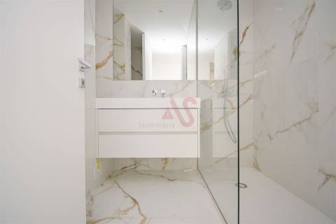 Apartamento T2 NOVO em Famões, Odivelas