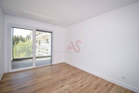 Apartamento T2 NOVO em Famões, Odivelas