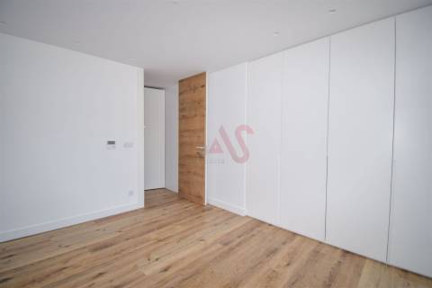 Apartamento T2 NOVO em Famões, Odivelas