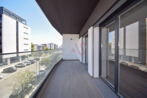Apartamento T2 NOVO em Famões, Odivelas