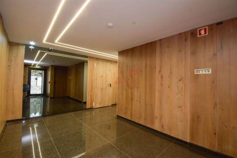 Apartamento T3 NOVO em Famões, Odivelas