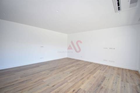 Apartamento T3 NOVO em Famões, Odivelas