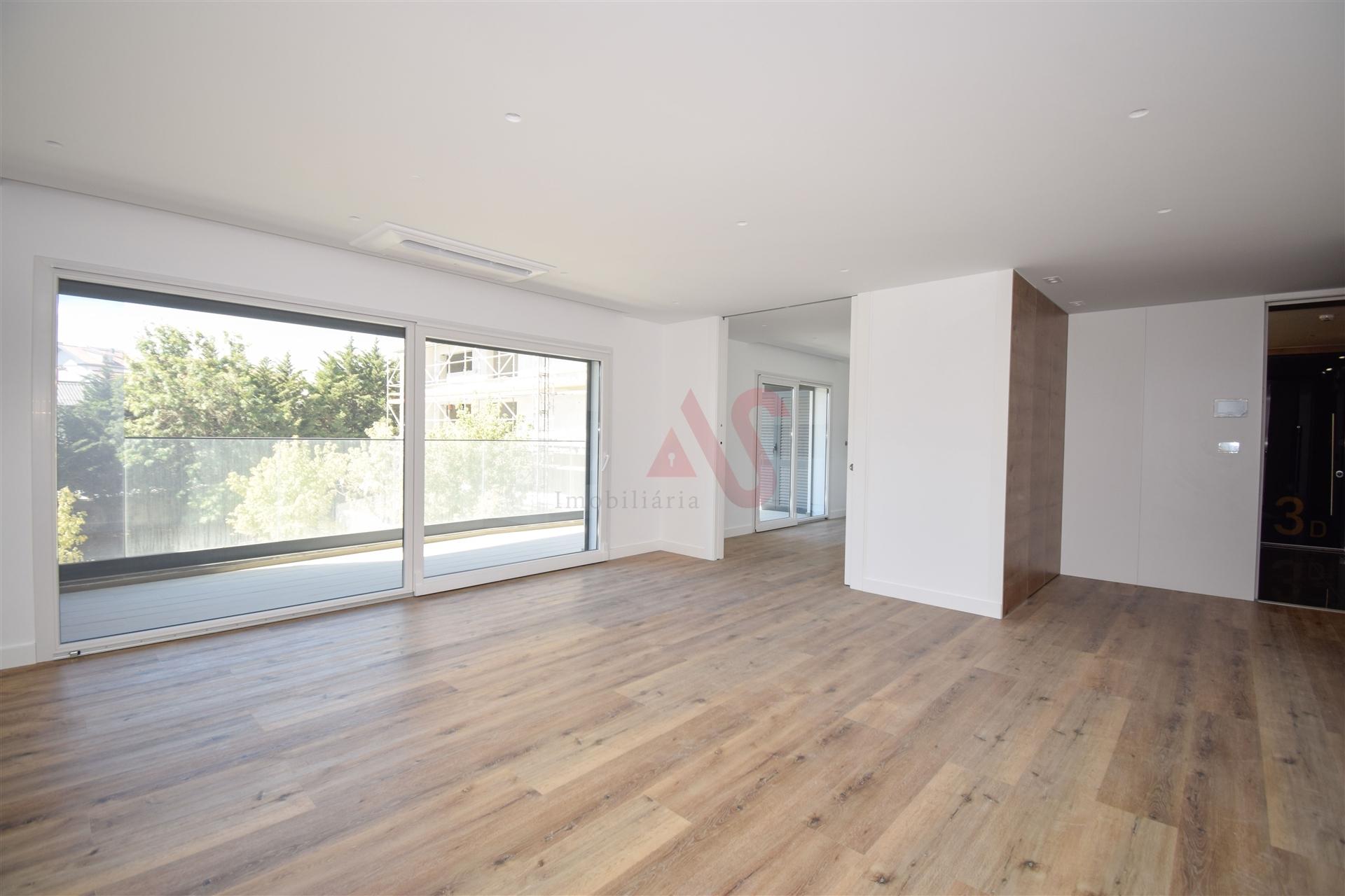 Apartamento T3 NOVO em Famões, Odivelas