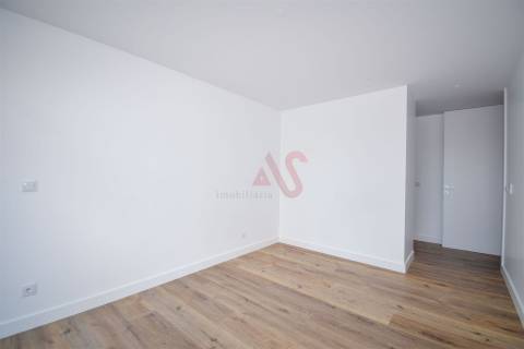 Apartamento T3 NOVO em Famões, Odivelas