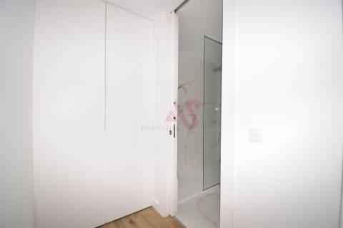 Apartamento T3 NOVO em Famões, Odivelas