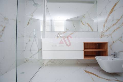 Apartamento T3 NOVO em Famões, Odivelas