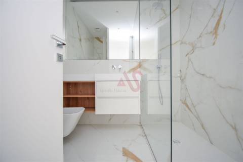 Apartamento T3 NOVO em Famões, Odivelas