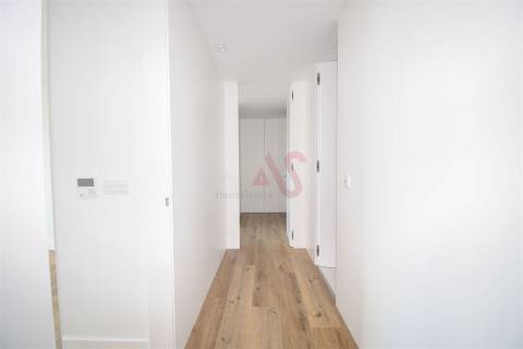 Apartamento T3 NOVO em Famões, Odivelas