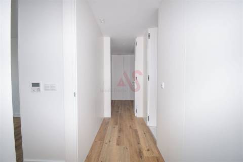 Apartamento T3 NOVO em Famões, Odivelas