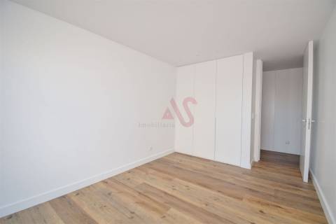 Apartamento T3 NOVO em Famões, Odivelas