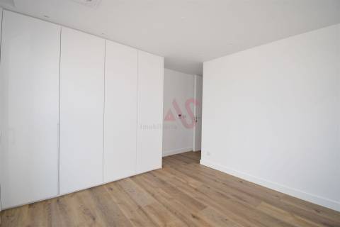 Apartamento T3 NOVO em Famões, Odivelas