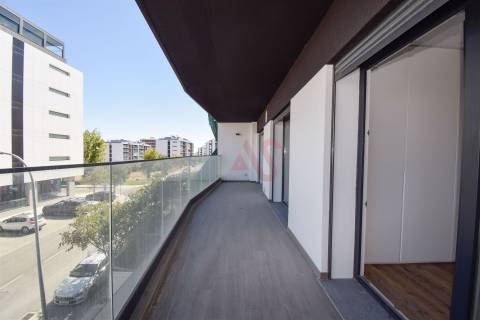 Apartamento T3 NOVO em Famões, Odivelas