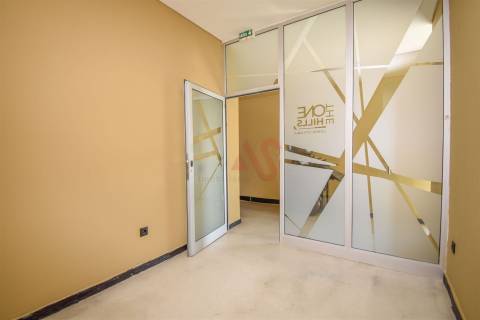 Gabinete de 10 m² para arrendar no THE ONE Hills Lisbon City Golf