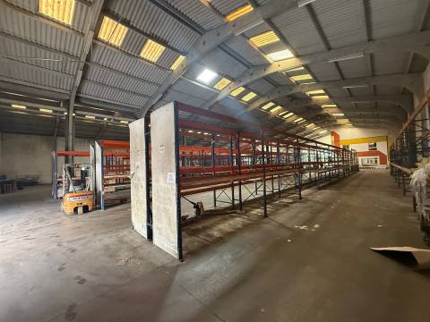Armazém industrial com 3.000 m² em Seixas, Caminha