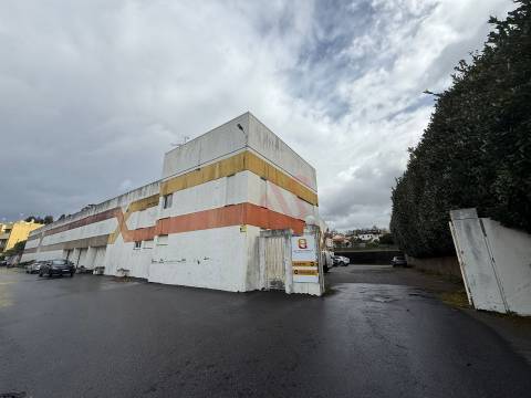 Armazém industrial com 3.000 m² em Seixas, Caminha