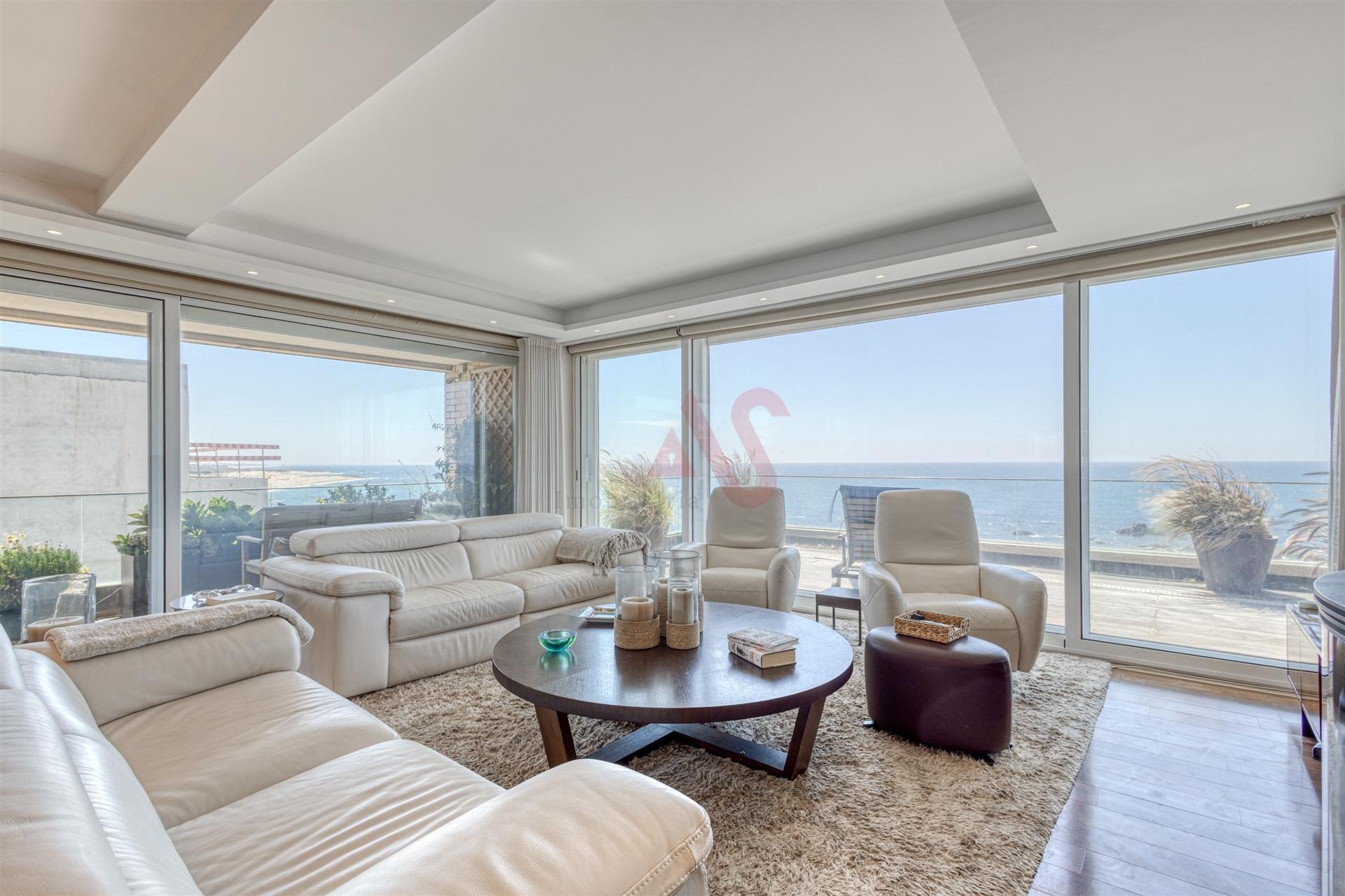 Penthouse Duplex Exclusiva – Primeira Linha de Mar em Canidelo, Vila Nova de Gaia