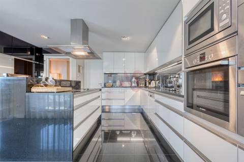 Penthouse Duplex Exclusiva – Primeira Linha de Mar em Canidelo, Vila Nova de Gaia