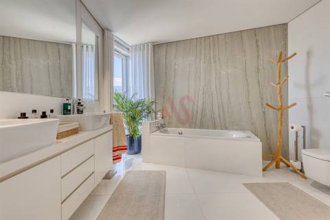 Penthouse Duplex Exclusiva – Primeira Linha de Mar em Canidelo, Vila Nova de Gaia