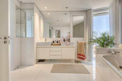 Penthouse Duplex Exclusiva – Primeira Linha de Mar em Canidelo, Vila Nova de Gaia