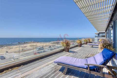 Penthouse Duplex Exclusiva em Frente à Praia de Salgueiros – na Primeira Linha de Mar , V.N.Gaia
