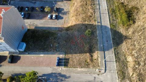 Terreno para construção com lote aprovado para 19 fogos com 468 m² em Mina de Água, Amadora