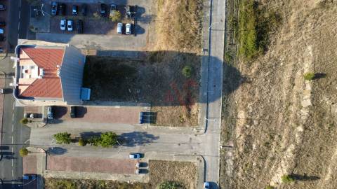 Terreno para construção com lote aprovado para 19 fogos com 468 m² em Mina de Água, Amadora