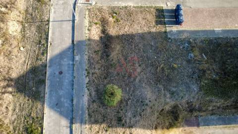 Terreno para construção com lote aprovado para 19 fogos com 468 m² em Mina de Água, Amadora