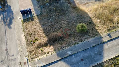 Terreno para construção com lote aprovado para 19 fogos com 468 m² em Mina de Água, Amadora