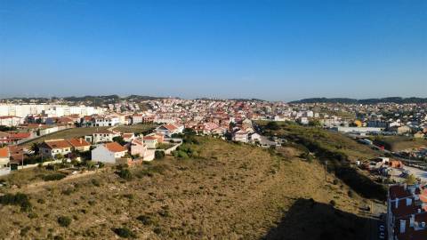 Terreno para construção com lote aprovado para 19 fogos com 468 m² em Mina de Água, Amadora