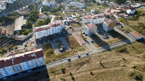 Terreno para construção com lote aprovado para 19 fogos com 468 m² em Mina de Água, Amadora