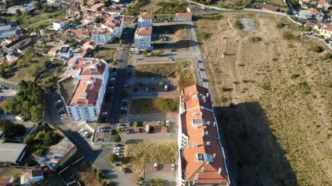 Terreno para construção com lote aprovado para 19 fogos com 468 m² em Mina de Água, Amadora