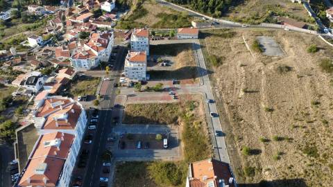 Terreno para construção com lote aprovado para 19 fogos com 468 m² em Mina de Água, Amadora