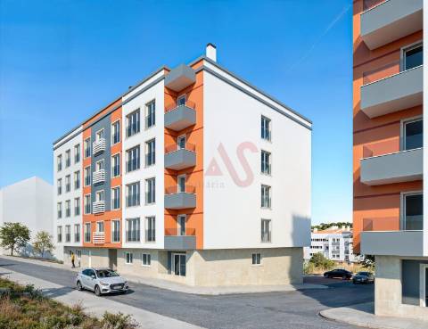 Terreno para construção com Lote Aprovado para 19 Fogos com 468 m² em Mina de Água, Amadora