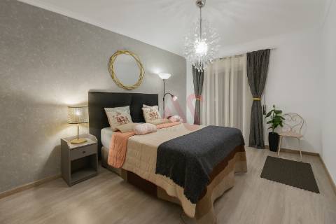 Apartamento T1 transformado em T2 em Mafamude, Vila Nova de Gaia