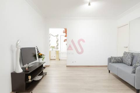 Apartamento T1 transformado em T2 em Mafamude, Vila Nova de Gaia