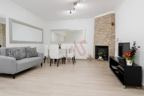 Apartamento T1 transformado em T2 em Mafamude, Vila Nova de Gaia