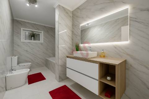 Apartamento T1 transformado em T2 em Mafamude, Vila Nova de Gaia