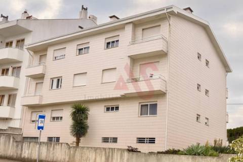 Apartamento T1 transformado em T2 em Mafamude, Vila Nova de Gaia