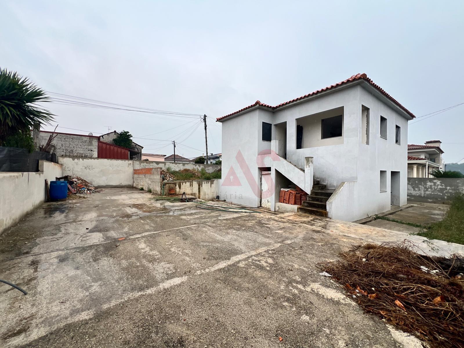 Moradia T3 com 1 Suite, Jardim, Lavandaria, a minutos do TrofaShopping ,em Bougado (Santiago), Trofa