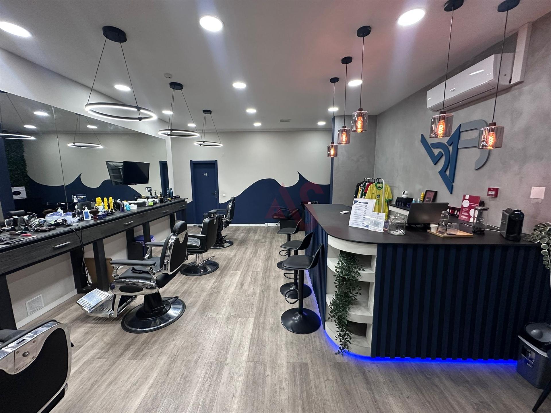 Barbearia Moderna em Benfica (Faturação Recorrente & Excelente Localização) para Trespasse