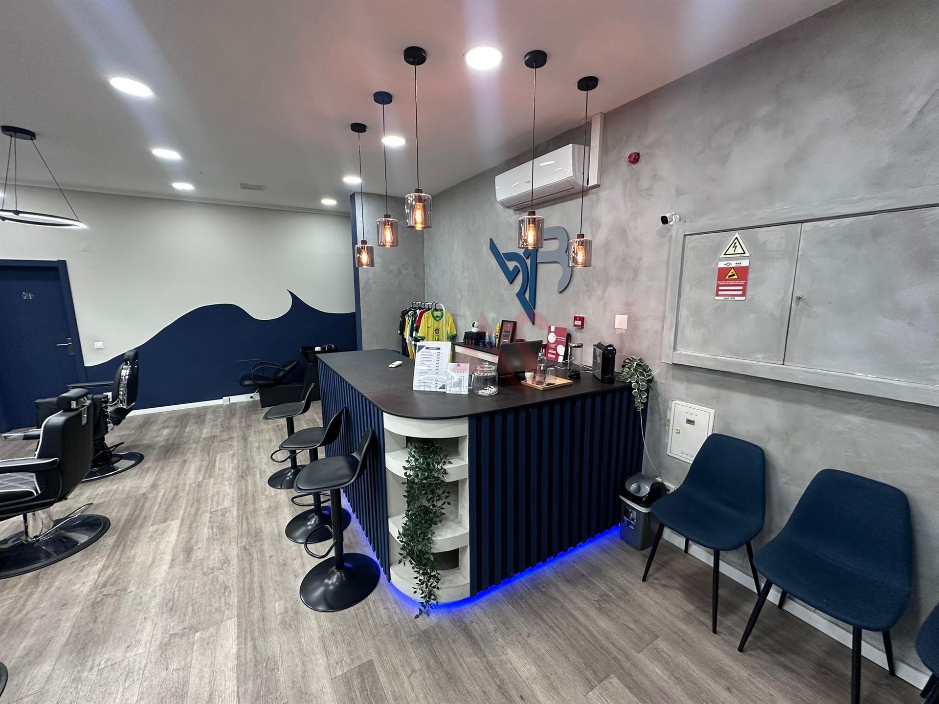 Barbearia Moderna em Benfica (Faturação Recorrente & Excelente Localização) para Trespasse