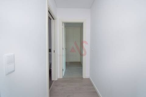 T3 Luxuoso no 9º andar nas Colinas do Cruzeiro, Lisboa com Garagem, Arrumos e cozinha Equipada