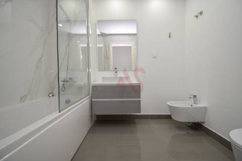 T3 Luxuoso no 9º andar nas Colinas do Cruzeiro, Lisboa com Garagem, Arrumos e cozinha Equipada