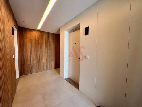 Apartamento T1 de LUXO com Terraço de 30 m² , 2 Roupeiros Embutidos,  em Oliveira de Azeméis