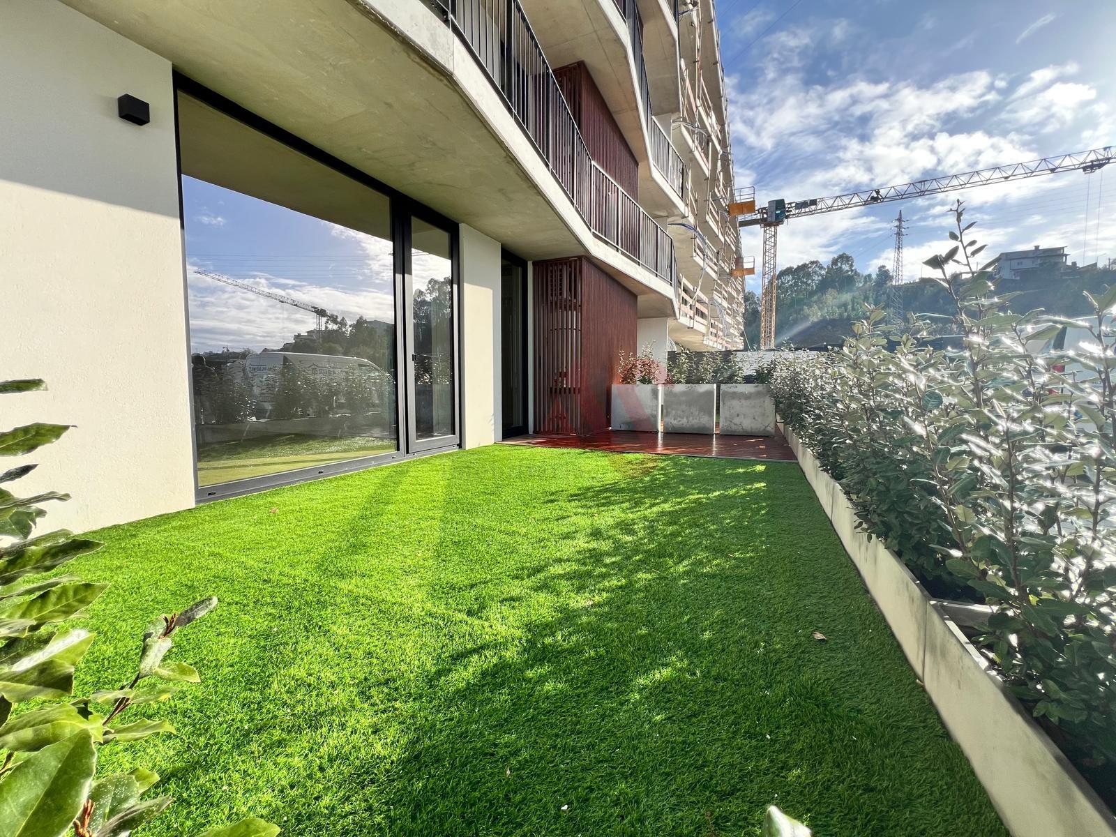 Apartamento T1 de LUXO com Terraço de 30 m² , 2 Roupeiros Embutidos,  em Oliveira de Azeméis