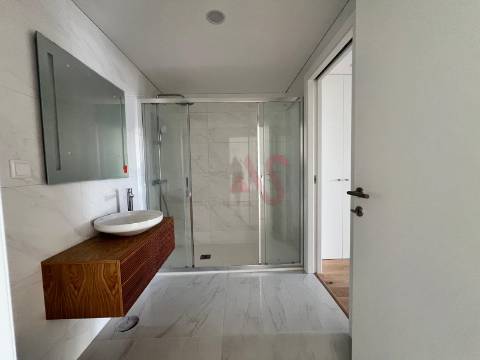 Apartamento T1 de LUXO com Terraço de 30 m² , 2 Roupeiros Embutidos,  em Oliveira de Azeméis