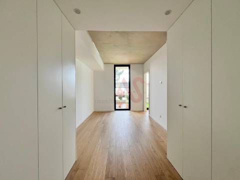 Apartamento T1 de LUXO com Terraço de 30 m² , 2 Roupeiros Embutidos,  em Oliveira de Azeméis