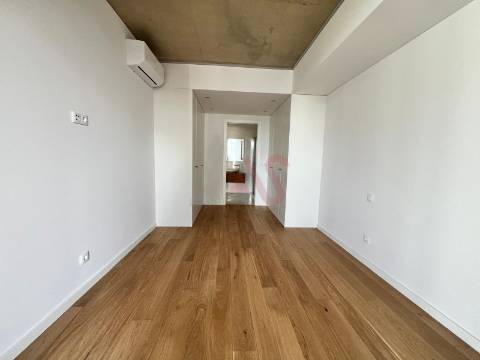 Apartamento T1 de LUXO com Terraço de 30 m² , 2 Roupeiros Embutidos,  em Oliveira de Azeméis